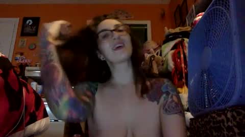 hi guys im back on here 3 online show from 09.13.25