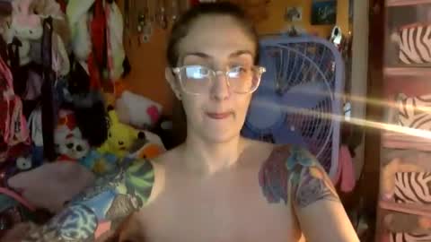 hi guys im back on here 3 online show from 10.20.25