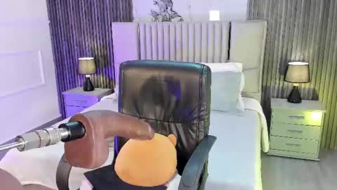 Lilly Ortiz online show from 07.28.26