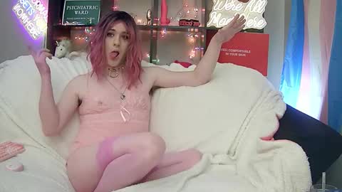 Snapshot of lillyvtrap chatting on 02.16.26 lillyVonT online show from 02.16.26