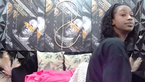 Snapshot of lilmissbaddiexxx chatting on 10.15.25 lilmissbaddiexxx online show from 10.15.25