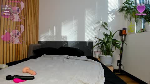 Snapshot of lily__love chatting on 01.10.25 LILY online show from 01.10.25