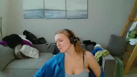 Lily dollyx online show from 10.22.25