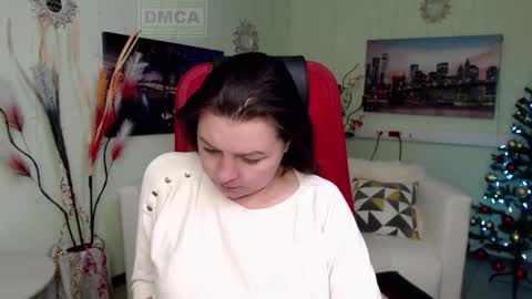 Snapshot of lily_flower7_ chatting on 12.16.25 Lily online show from 12.16.25