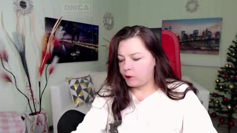 Snapshot of lily_flower7_ chatting on 12.19.25 Lily online show from 12.19.25