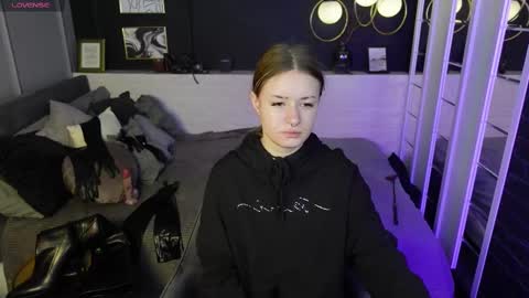 Snapshot of lily_moonlight chatting on 03.06.25 Lily online show from 03.06.25