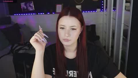 Snapshot of lily_moonlight chatting on 11.12.25 Lily online show from 11.12.25