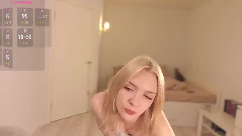 Snapshot of lily_moony chatting on 07.19.26 Lily online show from 07.19.26
