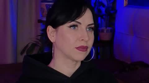 Snapshot of lilyconor chatting on 11.10.25 Lily online show from 11.10.25