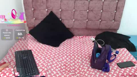 lilyjamesx online show from 10.31.25