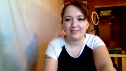 Snapshot of lilylovegood04 chatting on 08.01.26 lily online show from 08.01.26