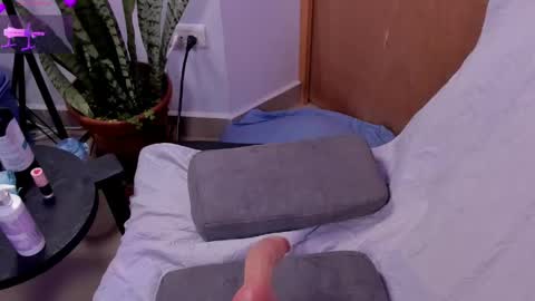 Lily Roberts  online show from 05.29.26
