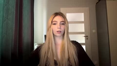 Snapshot of lilysweetgirl chatting on 05.19.26 Lily online show from 05.19.26
