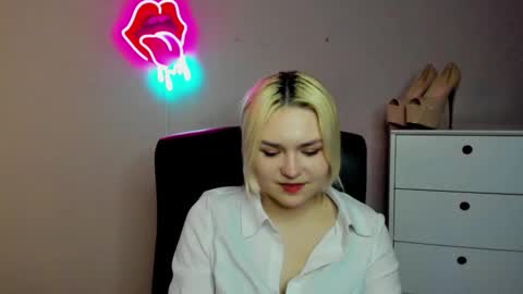 Lily online show from 03.16.26