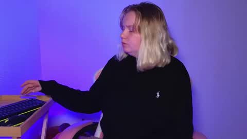 Snapshot of lime_cat chatting on 09.28.25 lime cat online show from 09.28.25