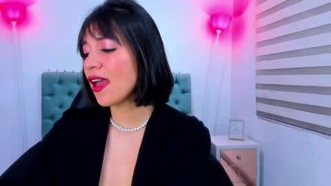  Lina Bedoya  online show from 01.18.25