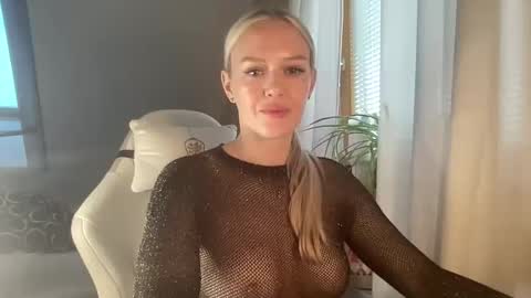 lina_frost online show from 12.19.25