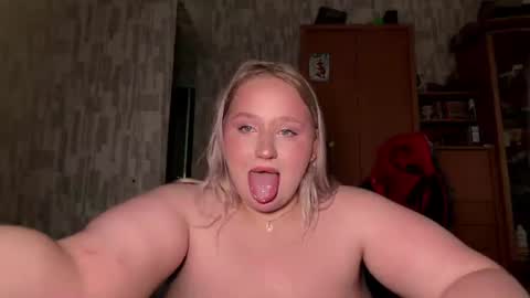 Snapshot of lina_hottie chatting on 06.27.26 lina_hottie online show from 06.27.26