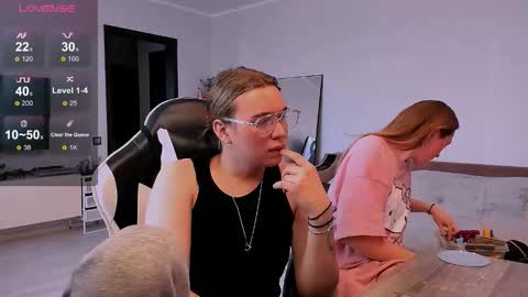 Snapshot of lina_nik chatting on 10.19.25 lina_nik online show from 10.19.25