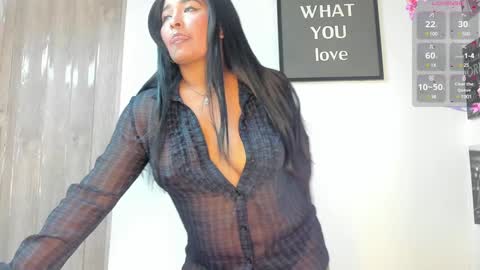 Snapshot of lina_sanchezih chatting on 01.15.25 LINA SANCHEZ online show from 01.15.25