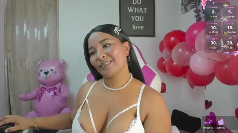 Snapshot of lina_sanchezih chatting on 02.14.25 LINA SANCHEZ online show from 02.14.25