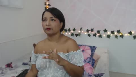 Snapshot of lina_sanchezih chatting on 10.08.25 LINA SANCHEZ online show from 10.08.25