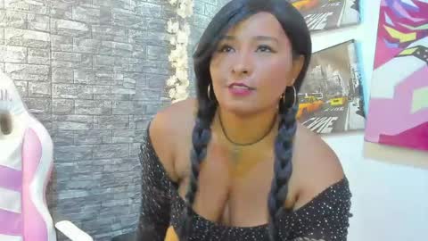 Snapshot of lina_sanchezih chatting on 05.05.26 LINA SANCHEZ online show from 05.05.26