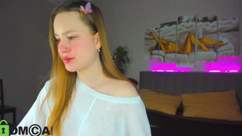 Snapshot of lina_smilee chatting on 05.15.26 Lina online show from 05.15.26