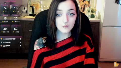 Snapshot of lina_tyaan chatting on 12.17.24 Lina 3 1715622743 online show from 12.17.24