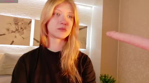 Snapshot of lina_vi chatting on 04.22.26 Lina online show from 04.22.26
