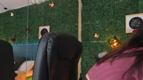 Snapshot of linagh chatting on 03.27.26 Lina online show from 03.27.26