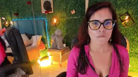 Snapshot of linagh chatting on 03.28.26 Lina online show from 03.28.26