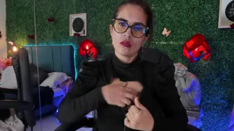 Snapshot of linagh chatting on 03.31.26 Lina online show from 03.31.26