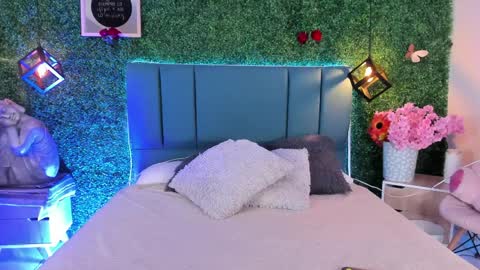 Snapshot of linagh chatting on 04.07.26 Lina online show from 04.07.26