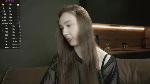 Snapshot of linalure chatting on 11.26.25 Lina online show from 11.26.25