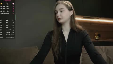 Snapshot of linalure chatting on 11.27.25 Lina online show from 11.27.25