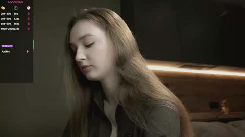 Snapshot of linalure chatting on 11.29.25 Lina online show from 11.29.25