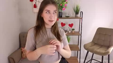 Snapshot of linda__williams chatting on 07.19.26 Mia online show from 07.19.26