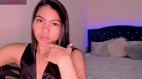 Snapshot of linda_alana chatting on 12.25.24 Alana online show from 12.25.24