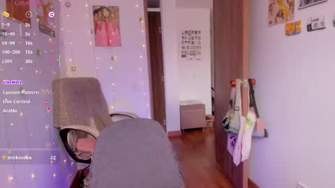 Giggles  online show from 11.22.25