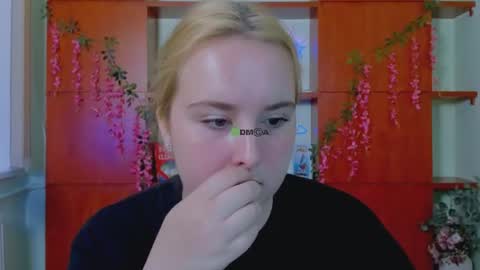 Snapshot of linda_lynx chatting on 07.17.26 linda_lynx online show from 07.17.26