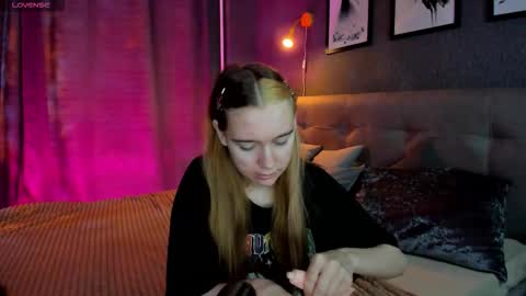 Snapshot of linda_zimmermann chatting on 09.21.25 linda_zimmermann online show from 09.21.25