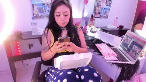 Snapshot of lindaa_miller chatting on 02.04.26 linda miller online show from 02.04.26