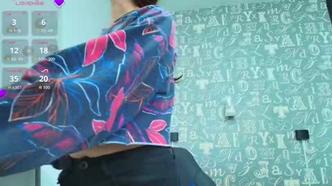 Snapshot of lindsey8 chatting on 10.20.25 Lindsey online show from 10.20.25