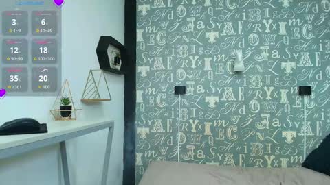 Snapshot of lindsey8 chatting on 11.17.25 Lindsey online show from 11.17.25