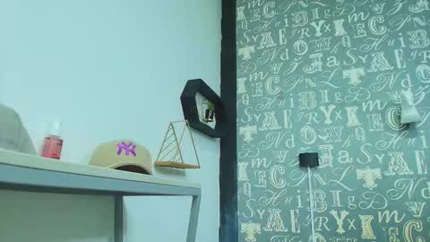 Snapshot of lindsey8 chatting on 12.20.25 Lindsey online show from 12.20.25