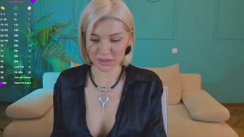 Snapshot of lindsi_luvviv chatting on 06.15.26 lindsi_luvviv online show from 06.15.26