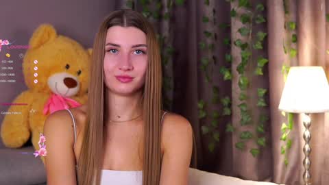 Snapshot of linettedennett chatting on 12.04.24 Kate online show from 12.04.24