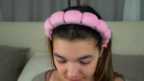 Snapshot of linettedennett chatting on 10.22.25 Kate online show from 10.22.25