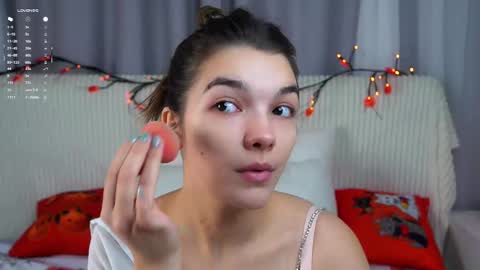 Snapshot of linettedennett chatting on 10.29.25 Kate online show from 10.29.25